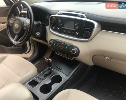 Белый Киа Соренто, объемом двигателя 3.3 л и пробегом 99 тыс. км за 15500 $, фото 6 на Automoto.ua