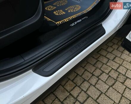 Белый Киа Соренто, объемом двигателя 2.2 л и пробегом 225 тыс. км за 19191 $, фото 162 на Automoto.ua