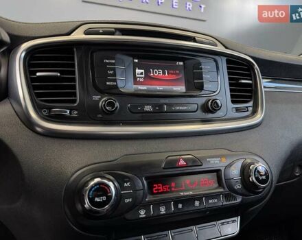 Білий Кіа Соренто, об'ємом двигуна 2 л та пробігом 239 тис. км за 12500 $, фото 28 на Automoto.ua