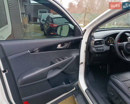 Білий Кіа Соренто, об'ємом двигуна 0 л та пробігом 220 тис. км за 19499 $, фото 31 на Automoto.ua