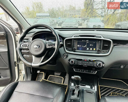 Киа Соренто 2015 в Харькове на Automoto.ua Белый Киа Соренто, объемом двигателя 2 л и пробегом 291 тыс. км за 17900 $, фото 18 на Automoto.ua