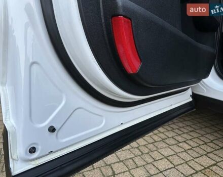 Белый Киа Соренто, объемом двигателя 2.2 л и пробегом 225 тыс. км за 19191 $, фото 95 на Automoto.ua