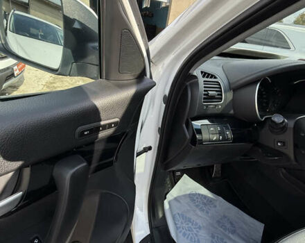 Киа Соренто 2015 в Ивано-Франковске на Automoto.ua Белый Киа Соренто, объемом двигателя 2.2 л и пробегом 169 тыс. км за 19499 $, фото 16 на Automoto.ua