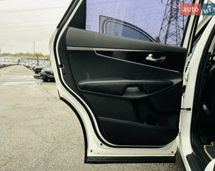 Киа Соренто 2015 в Харькове на Automoto.ua Белый Киа Соренто, объемом двигателя 2 л и пробегом 291 тыс. км за 17900 $, фото 15 на Automoto.ua