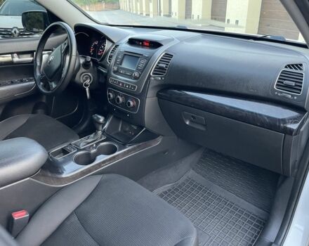 Белый Киа Соренто, объемом двигателя 2.4 л и пробегом 220 тыс. км за 13900 $, фото 18 на Automoto.ua