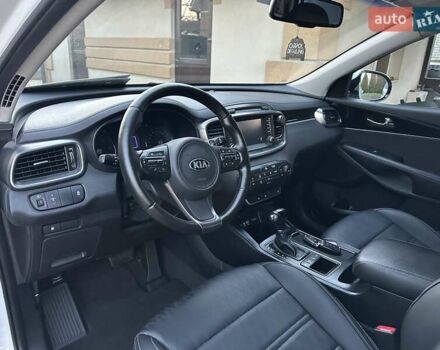 Белый Киа Соренто, объемом двигателя 2.2 л и пробегом 225 тыс. км за 19191 $, фото 102 на Automoto.ua