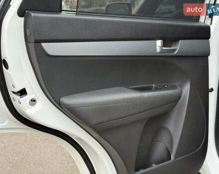 Білий Кіа Соренто, об'ємом двигуна 2.2 л та пробігом 175 тис. км за 17750 $, фото 43 на Automoto.ua