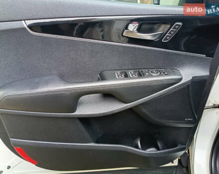 Білий Кіа Соренто, об'ємом двигуна 0 л та пробігом 220 тис. км за 19499 $, фото 30 на Automoto.ua