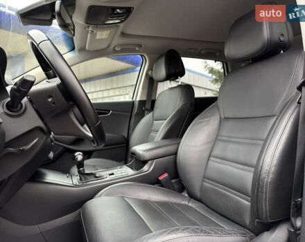 Білий Кіа Соренто, об'ємом двигуна 2.2 л та пробігом 135 тис. км за 24000 $, фото 33 на Automoto.ua