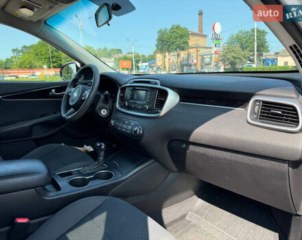 Белый Киа Соренто, объемом двигателя 2.35 л и пробегом 160 тыс. км за 14200 $, фото 6 на Automoto.ua