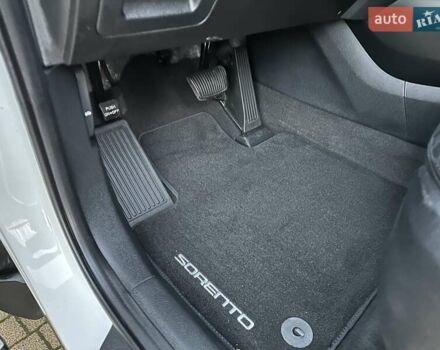 Белый Киа Соренто, объемом двигателя 2.2 л и пробегом 225 тыс. км за 19191 $, фото 129 на Automoto.ua