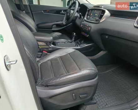 Білий Кіа Соренто, об'ємом двигуна 0 л та пробігом 220 тис. км за 19499 $, фото 20 на Automoto.ua