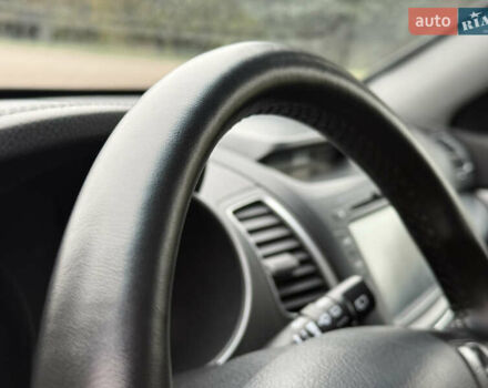 Білий Кіа Соренто, об'ємом двигуна 2.2 л та пробігом 175 тис. км за 17750 $, фото 35 на Automoto.ua