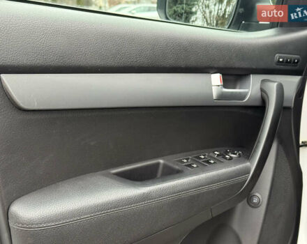 Білий Кіа Соренто, об'ємом двигуна 2.2 л та пробігом 175 тис. км за 16999 $, фото 37 на Automoto.ua