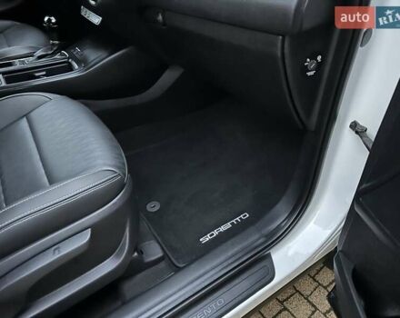 Белый Киа Соренто, объемом двигателя 2.2 л и пробегом 225 тыс. км за 19191 $, фото 164 на Automoto.ua