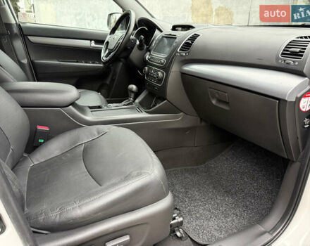 Білий Кіа Соренто, об'ємом двигуна 2.2 л та пробігом 175 тис. км за 17750 $, фото 50 на Automoto.ua