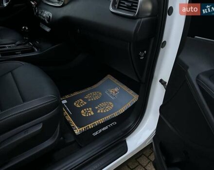 Белый Киа Соренто, объемом двигателя 2.2 л и пробегом 225 тыс. км за 19191 $, фото 163 на Automoto.ua