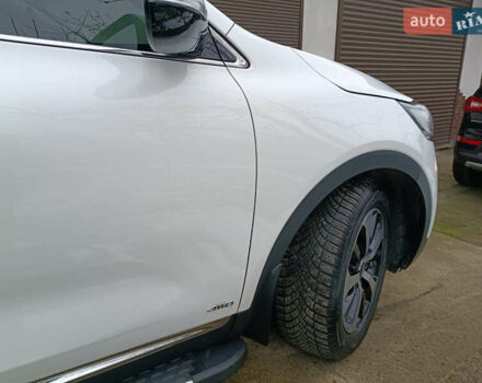 Білий Кіа Соренто, об'ємом двигуна 0 л та пробігом 220 тис. км за 19499 $, фото 2 на Automoto.ua