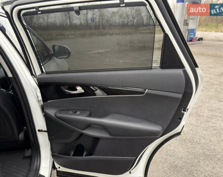 Білий Кіа Соренто, об'ємом двигуна 2.2 л та пробігом 135 тис. км за 24000 $, фото 46 на Automoto.ua