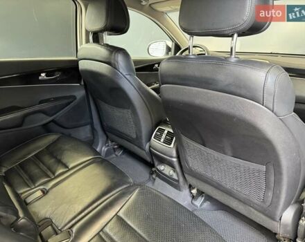 Білий Кіа Соренто, об'ємом двигуна 2 л та пробігом 239 тис. км за 12500 $, фото 31 на Automoto.ua
