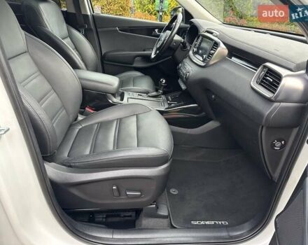 Кіа Соренто 2015 у Луцьку на Automoto.ua Білий Кіа Соренто, об'ємом двигуна 2.2 л та пробігом 150 тис. км за 23500 $, фото 65 на Automoto.ua