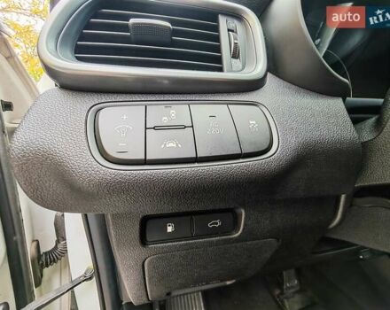 Киа Соренто 2015 в Могилев-Подольском на Automoto.ua Белый Киа Соренто, объемом двигателя 2.2 л и пробегом 214 тыс. км за 19300 $, фото 31 на Automoto.ua