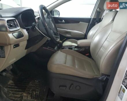 Белый Киа Соренто, объемом двигателя 2 л и пробегом 170 тыс. км за 2000 $, фото 6 на Automoto.ua