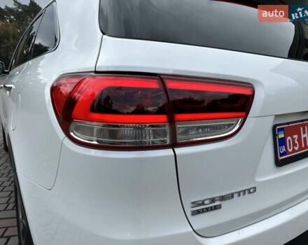 Кіа Соренто 2015 у Луцьку на Automoto.ua Білий Кіа Соренто, об'ємом двигуна 2.2 л та пробігом 150 тис. км за 23500 $, фото 106 на Automoto.ua