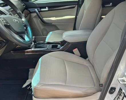 Белый Киа Соренто, объемом двигателя 2.4 л и пробегом 70 тыс. км за 3500 $, фото 7 на Automoto.ua