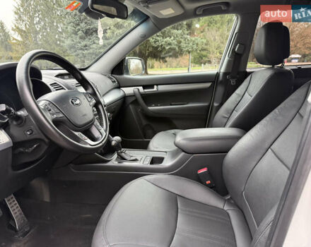 Білий Кіа Соренто, об'ємом двигуна 2.2 л та пробігом 175 тис. км за 17750 $, фото 33 на Automoto.ua