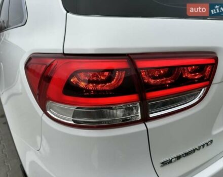 Белый Киа Соренто, объемом двигателя 2 л и пробегом 220 тыс. км за 18700 $, фото 8 на Automoto.ua
