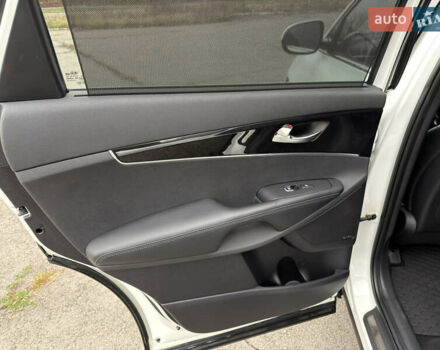 Білий Кіа Соренто, об'ємом двигуна 2.2 л та пробігом 135 тис. км за 24000 $, фото 49 на Automoto.ua