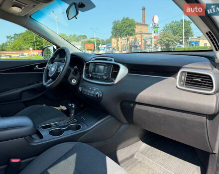 Белый Киа Соренто, объемом двигателя 2.35 л и пробегом 160 тыс. км за 14200 $, фото 5 на Automoto.ua