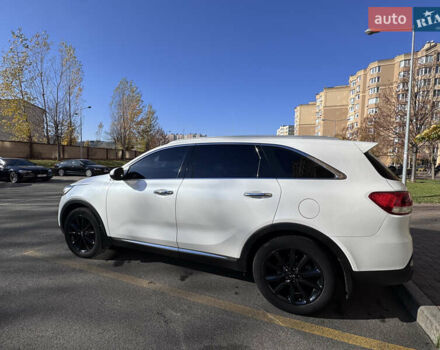 Белый Киа Соренто, объемом двигателя 2.2 л и пробегом 122 тыс. км за 21900 $, фото 2 на Automoto.ua