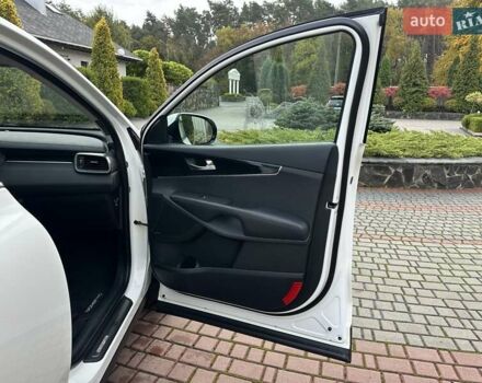 Кіа Соренто 2015 у Луцьку на Automoto.ua Білий Кіа Соренто, об'ємом двигуна 2.2 л та пробігом 150 тис. км за 23500 $, фото 72 на Automoto.ua