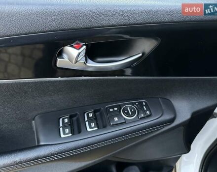 Белый Киа Соренто, объемом двигателя 2.2 л и пробегом 225 тыс. км за 19191 $, фото 92 на Automoto.ua