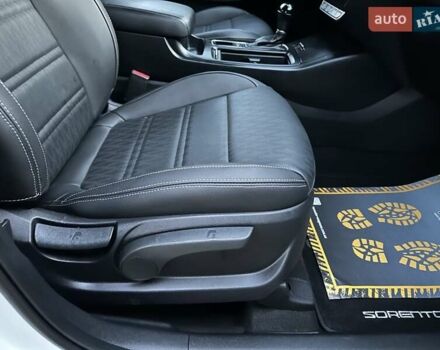 Белый Киа Соренто, объемом двигателя 2.2 л и пробегом 225 тыс. км за 19191 $, фото 166 на Automoto.ua