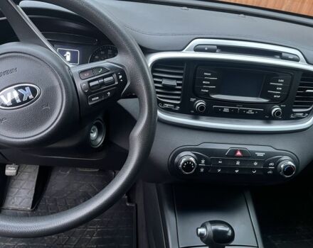 Белый Киа Соренто, объемом двигателя 2.4 л и пробегом 152 тыс. км за 14428 $, фото 6 на Automoto.ua