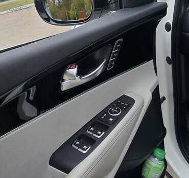 Білий Кіа Соренто, об'ємом двигуна 2.2 л та пробігом 126 тис. км за 23600 $, фото 17 на Automoto.ua