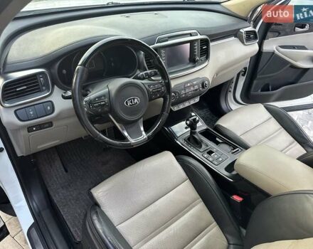Білий Кіа Соренто, об'ємом двигуна 2.2 л та пробігом 205 тис. км за 22999 $, фото 13 на Automoto.ua