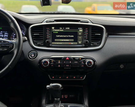 Білий Кіа Соренто, об'ємом двигуна 2 л та пробігом 246 тис. км за 18500 $, фото 13 на Automoto.ua