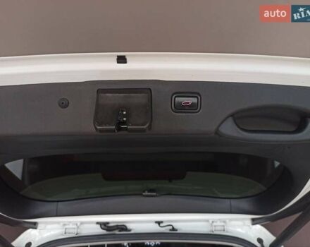 Киа Соренто 2016 в Одессе на Automoto.ua Белый Киа Соренто, объемом двигателя 2 л и пробегом 144 тыс. км за 28500 $, фото 10 на Automoto.ua