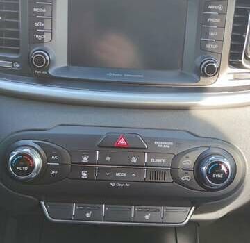 Білий Кіа Соренто, об'ємом двигуна 2.4 л та пробігом 126 тис. км за 17900 $, фото 22 на Automoto.ua