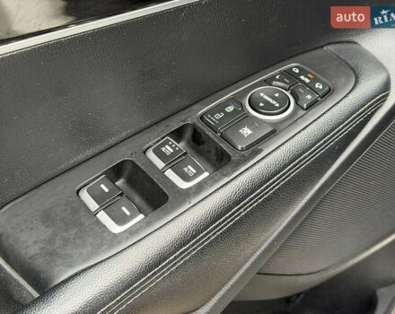 Білий Кіа Соренто, об'ємом двигуна 2 л та пробігом 246 тис. км за 18500 $, фото 21 на Automoto.ua