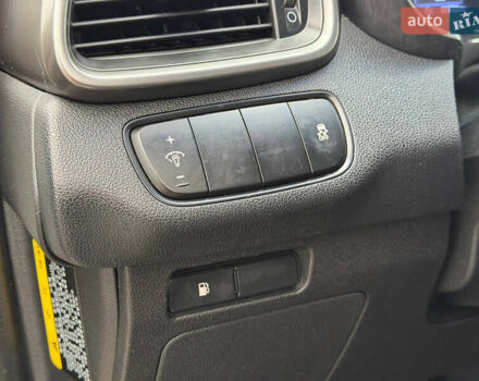 Білий Кіа Соренто, об'ємом двигуна 2 л та пробігом 246 тис. км за 18500 $, фото 19 на Automoto.ua