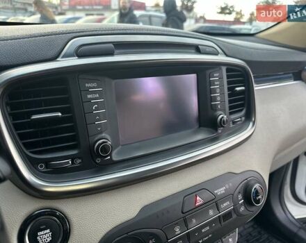 Білий Кіа Соренто, об'ємом двигуна 2.2 л та пробігом 205 тис. км за 22999 $, фото 17 на Automoto.ua