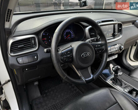 Белый Киа Соренто, объемом двигателя 2 л и пробегом 246 тыс. км за 17300 $, фото 8 на Automoto.ua