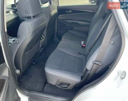 Белый Киа Соренто, объемом двигателя 2.36 л и пробегом 165 тыс. км за 16300 $, фото 6 на Automoto.ua