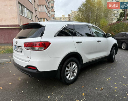 Киа Соренто 2016 в Киеве на Automoto.ua Белый Киа Соренто, объемом двигателя 2.36 л и пробегом 118 тыс. км за 16700 $, фото 3 на Automoto.ua