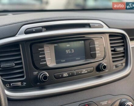 Белый Киа Соренто, объемом двигателя 2.36 л и пробегом 165 тыс. км за 16300 $, фото 18 на Automoto.ua